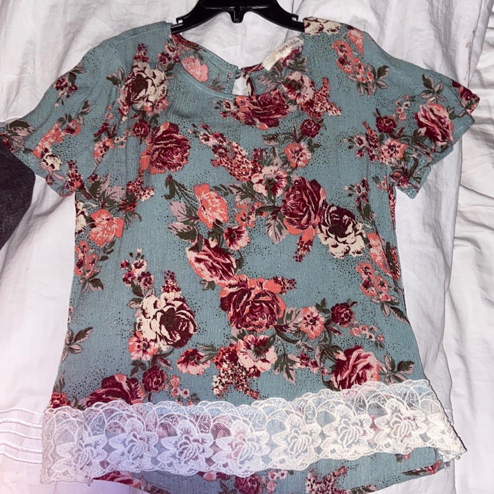 Great Condition Floral Tee with Lace Bottom
